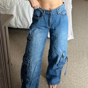 Relaxed Blue Women's Jeans with pocket details